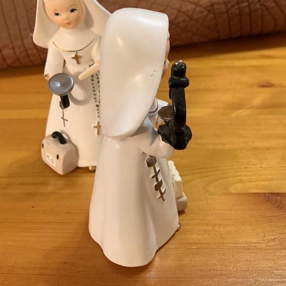Vintage Nun Doctors, 1962, (set of 2) - Picture 9 of 11